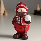 Сувенир керамика "Снеговик в красном наряде со снежком" 9,5х8,5х17,,2 см - фото 319933463