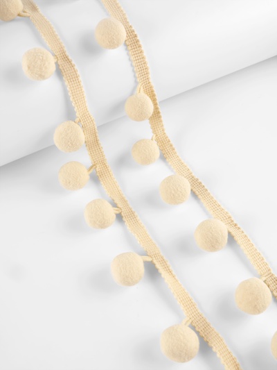 Тесьма декоративная с помпонами, 35±5 мм, 9.1±0.5 м, бежевая
