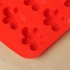 Форма для выпечки Доляна «Пряничный человек», силикон, 32,5×21×1,5 см, 24 ячейки, цвет красный - Фото 5