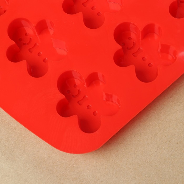 Форма силиконовая для выпечки Доляна  «Пряничный человек», 32,5×21×1,5 см, 24 ячейки, цвет красный