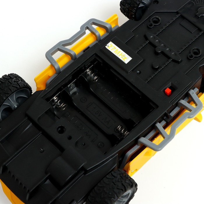 Машина радиоуправляемая «Гоночная», работает от батареек, свет, цвет жёлтый 65861