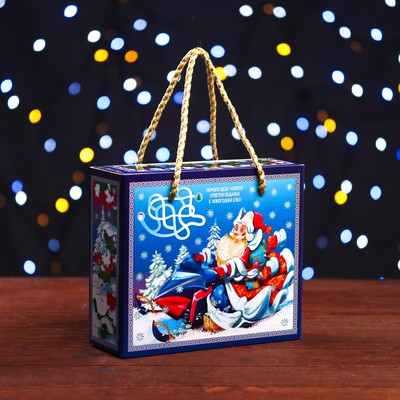 Подарочная коробка"Дед Мороз и Снегурочка" 20,4 х 7,6 х 17,5 см