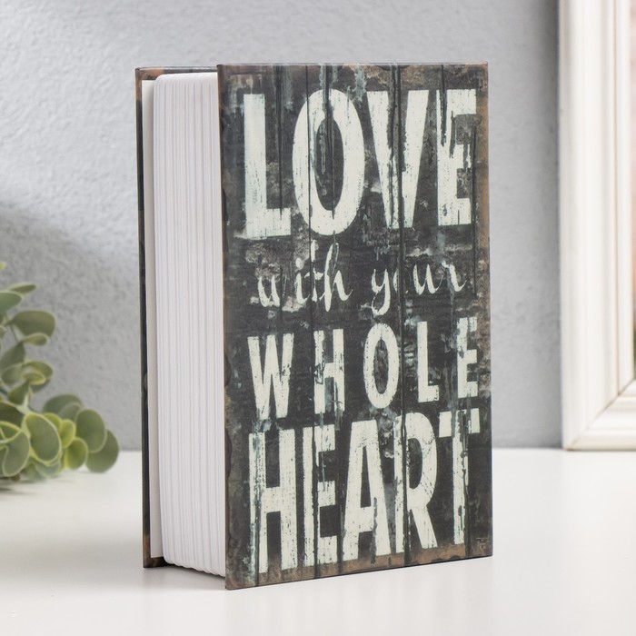 Шкатулка книга пластик, металл "Люби всем сердцем" 5,5х12х18 см