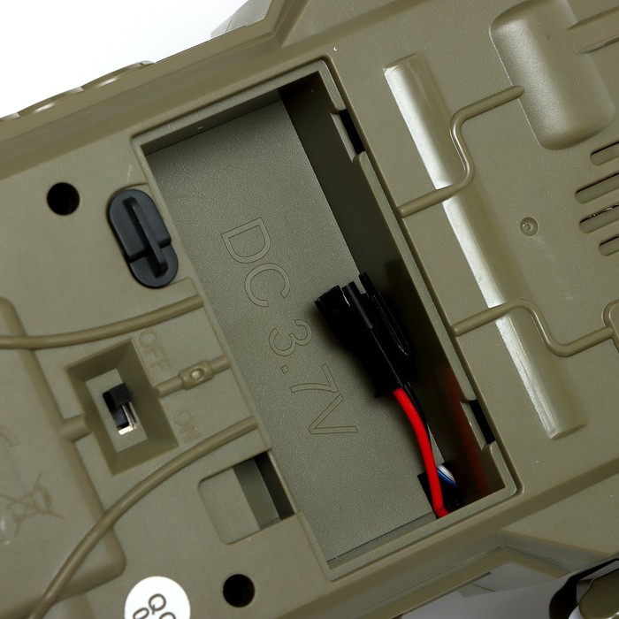 Танк радиоуправляемый «Боец», работает от аккумулятора, стреляет гидрогелевыми пулями, цвет зелёный 65989