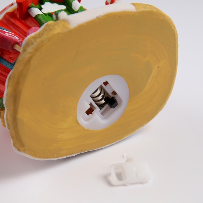 Светодиодная фигура «Домик из сладостей» 13 × 12 × 9 см, полистоун, батарейки LR44х2, свечение тёплое белое - фото 1926782020