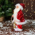 Дед Мороз "В костюме с пайетками, с фонариком" двигается, с подсветкой, 28 см, красный - фото 3907388
