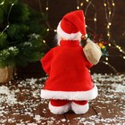 Дед Мороз "В узорном жилете, с подарками" двигается, с подсветкой, 28 см, красный - фото 3907395