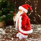 Дед Мороз "В узорном жилете, с подарками" двигается, с подсветкой, 28 см, красный - фото 3907396