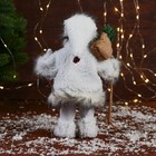 Дед Мороз "С кудрявой бородой, в меховом костюме" 28 см, белый - фото 3907399
