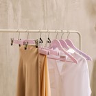 Вешалки для брюк и юбок LaDо́m Brillant, 28×12×2.8 см, 2 шт., деревянные, с зажимами, розовые - Фото 8