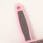 Пуходерка пластиковая мягкая с закругленными зубьями, средняя, 9 х 15,5 см, розовая с черным   96145 - фото 7232071