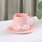 Чайная пара керамическая с ложкой «Бантик», 2 предмета: кружка 350 мл, блюдце d=15 см, цвет розовый - фото 319954382