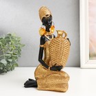 Сувенир полистоун "Африканка сидит с плетёным кувшином" золото 23х13,5х10,3 см - фото 3101244