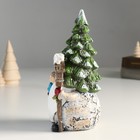 Сувенир полистоун "Дед Мороз в колпаке-ёлке, со скворечником и птичкой" 9х8х19,5 см - фото 22705758