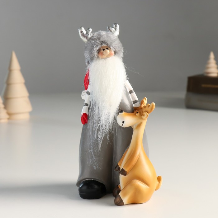 Сувенир полистоун "Дед Мороз в шапке с рожками и помощником оленем" 8,5х8х17 см - Фото 1