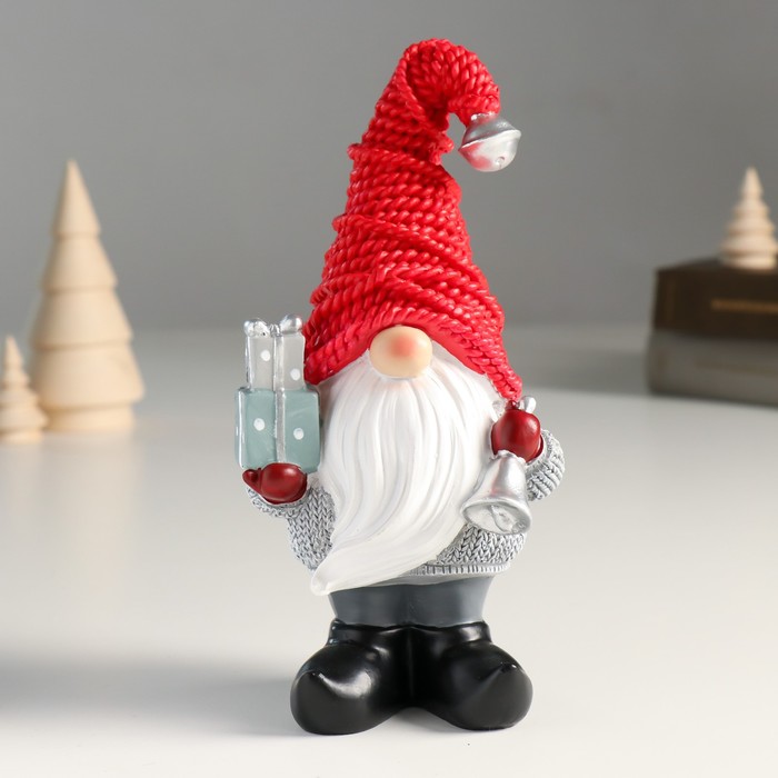Сувенир полистоун "Дед Мороз в красном колпаке, с подарками и колокольчиком" 7х9х18 см - Фото 1