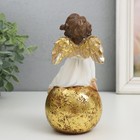 Сувенир полистоун "Ангелок в бежевом платье на шаре" золотые крылья 7х8х16 см - Фото 3
