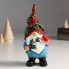Сувенир полистоун "Дед Мороз в колпаке с ягодами, с птицей Северный кардинал" 9х9х18,8 см - фото 319959606
