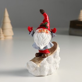 Сувенир полистоун "Дед Мороз колпак на глазах, с веточкой, на сноуборде"  9х5,5х14,8 см