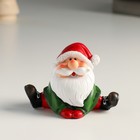 Сувенир полистоун "Дед Мороз в зелёном кафтане в колпаке, баловник" МИКС 9х5х7,5 см - фото 22705972