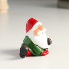 Сувенир полистоун "Дед Мороз в зелёном кафтане в колпаке, баловник" МИКС 9х5х7,5 см - Фото 3
