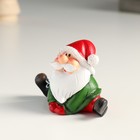 Сувенир полистоун "Дед Мороз в зелёном кафтане в колпаке, баловник" МИКС 9х5х7,5 см - фото 22705975