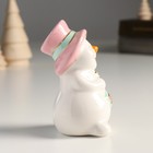 Сувенир керамика "Снеговик в розовом цилиндре, с звездой на палочке" 10,2х6х6 см - Фото 2