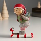 Сувенир полистоун "Девочка в колпаке, с подарком на лыжах" 12х5х9 см - фото 10912510