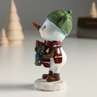 Сувенир полистоун "Снеговичок с чайником на голове, держит венок" 6х6х11,5 см - Фото 4