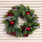 Венок новогодний d=30 см «Зимнее волшебство. Уютная сказка», с полосатыми лентами и шарами - Фото 2