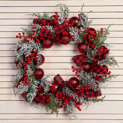 Венок новогодний d=37 см «Зимнее волшебство. Уютная сказка» клетчатые ленты, веточки, шары