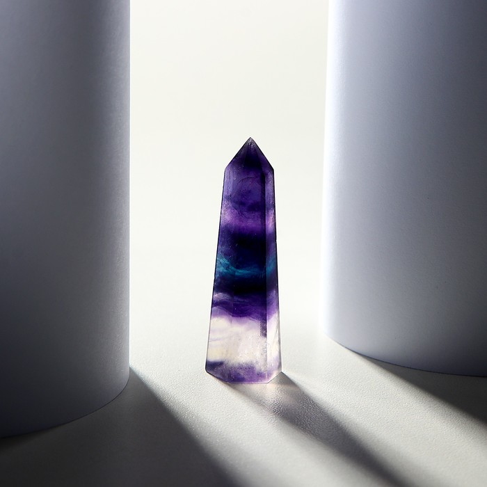 Кристалл из натурального камня "Фиолетовый флюорит", высота от 4 до 5 см