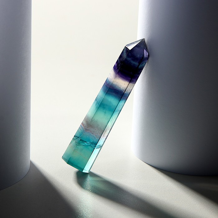 Кристалл из натурального камня "Фиолетовый флюорит", высота от 7 до 8 см