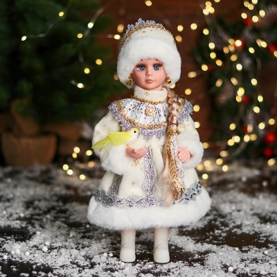 Снегурочка под ёлку «Зимнее волшебство. В шубке с кружевами и бусинкой», 30 см, серебро