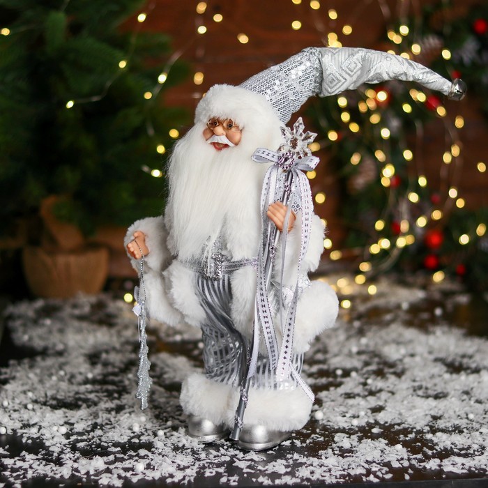Дед Мороз "С ёлочкой и с посохом с бантиком" 33 см, серебро - фото 1909279508