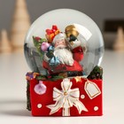 Сувенир полистоун водяной шар "Дед Мороз с мешком подарков и колокольчиком" 7х7х8 см - фото 10956940