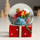 Сувенир полистоун водяной шар "Дед Мороз с мешком подарков и колокольчиком" 7х7х8 см - Фото 3