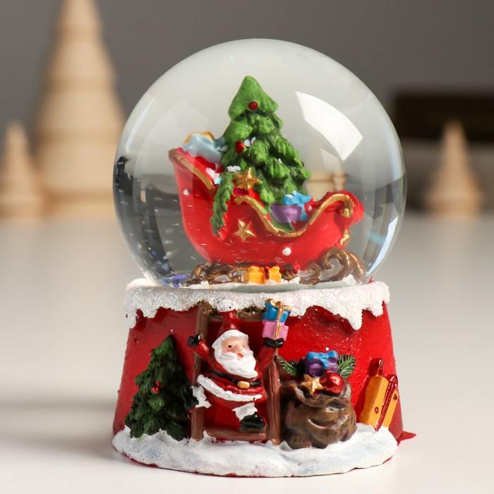 Сувенир полистоун водяной шар "Сани Деда Мороза с подарками" 7х8х9 см
