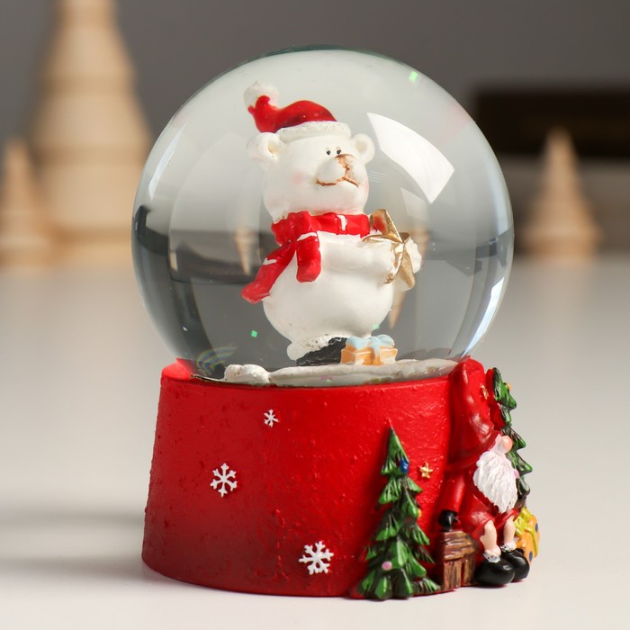 Сувенир полистоун водяной шар "Белый мишка в новогоднем колпаке со звездочкой" 7х8х9 см