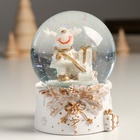 Снежный шар новогодний стеклянный «Лосик с подарком», полистоун, 7х8х9 см 9472965