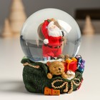 Сувенир свет полистоун водяной шар "Дед Мороз с мешком на плече" 7х8х9 см - Фото 2