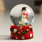 Сувенир полистоун водяной шар "Снеговик с подарками" 4,5х4,5х6,5 см - фото 10957043