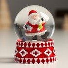 Сувенир полистоун водяной шар "Дедушка Мороз с подарками" 4,5х4,5х6,5 см - фото 10957048