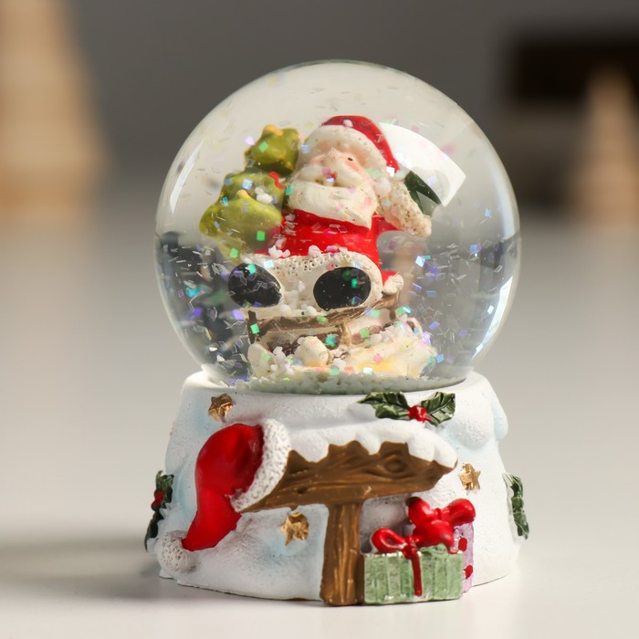 Сувенир полистоун водяной шар "Дедушка Мороз с ёлочкой с горы" 4,5х4,5х6,5 см