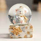 Сувенир полистоун водяной шар "Белый миша с ёлочкой в подарке" золото/серебро 4,5х4,5х6,5 см - Фото 5
