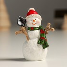 Сувенир полистоун "Снеговик в красной шапке, с лопатой" 5,5х3х7,5 см - фото 320055600