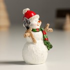 Сувенир полистоун "Снеговик в красной шапке, с лопатой" 5,5х3х7,5 см - Фото 2