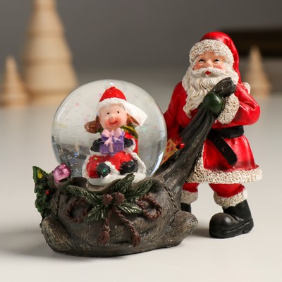 Снежный шар новогодний стеклянный «Дед Мороз с мешком подарков и помощницей», 10.5×6×8.5 см