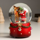 Снежный шар новогодний стеклянный «Дед Мороз и северный олень», музыкальный, механический сувенир, 11.5×11.5×14 см - Фото 1