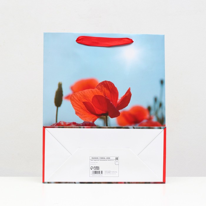 Пакет ламинированный «Красные цветы» 26 x 32 x 12 см